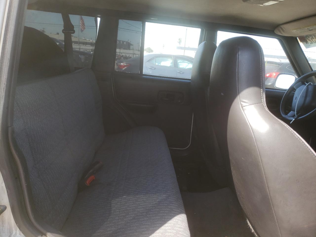 Photo 6 from auction – 2000 JEEP CHEROKEE S with VIN 1J4FF48S5YL100153