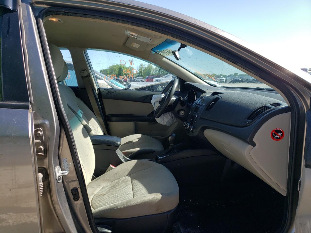Photo 17 from auction – 2011 KIA FORTE EX with VIN KNAFU4A22B5323605