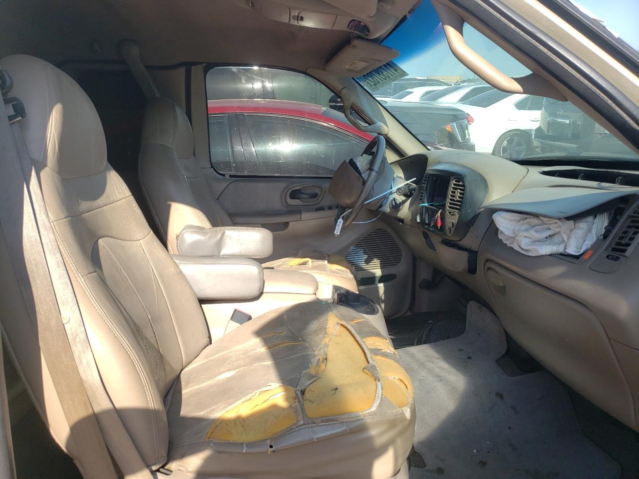 Photo 5 from auction – 2000 FORD F150 with VIN 2FTRX08L5YCA00162