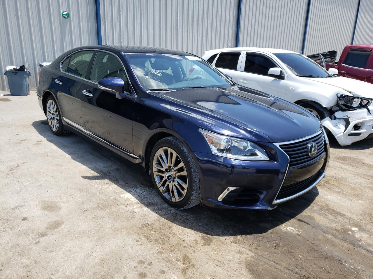 LEXUS LS 460 2017 with VIN JTHBL5EF7H5144023 - Photo from auction