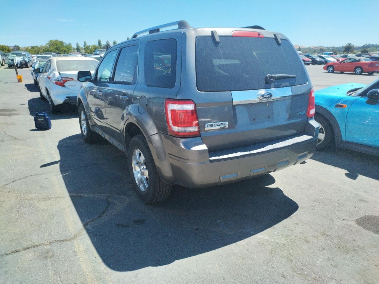 Photo 3 from auction – 2009 FORD ESCAPE with VIN 1FMCU94G09KA12823