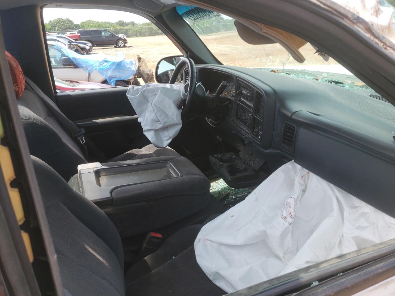 Photo 5 from auction – 2000 CHEVROLET SILVERADO with VIN 1GCEK14T2YZ357729