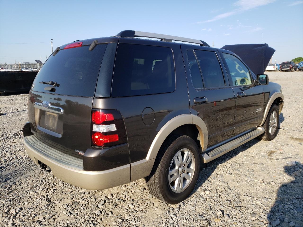 Photo 4 from auction – 2006 FORD EXPLORER E with VIN 1FMEU64E66UB32826