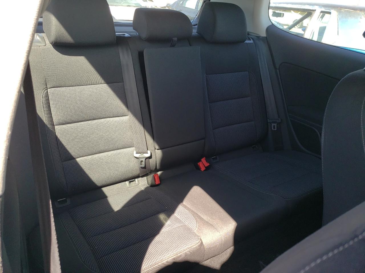 Photo 6 from auction – 2012 VOLKSWAGEN GOLF with VIN WVWAB7AJ5CW287870