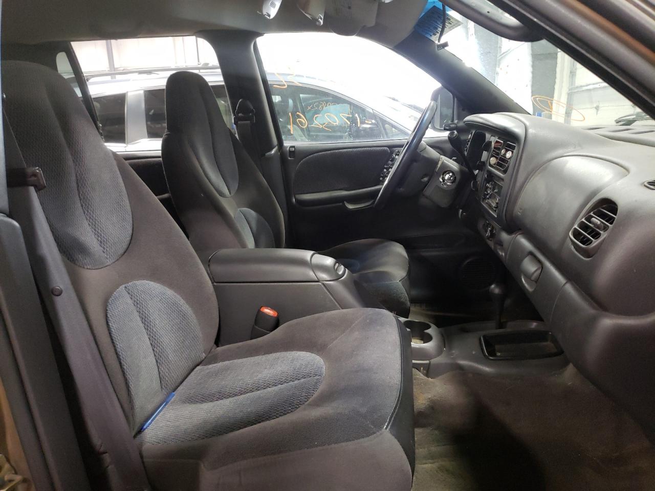 Photo 5 from auction – 2000 DODGE DURANGO with VIN 1B4HS28N4YF137618