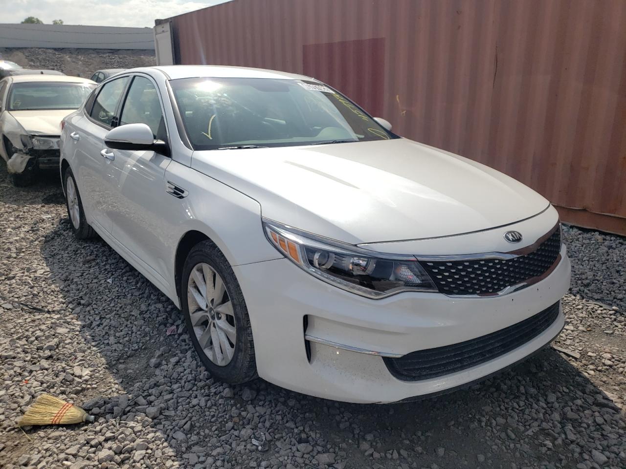 KIA OPTIMA EX 2018 with VIN 5XXGU4L30JG258115 - Photo from auction