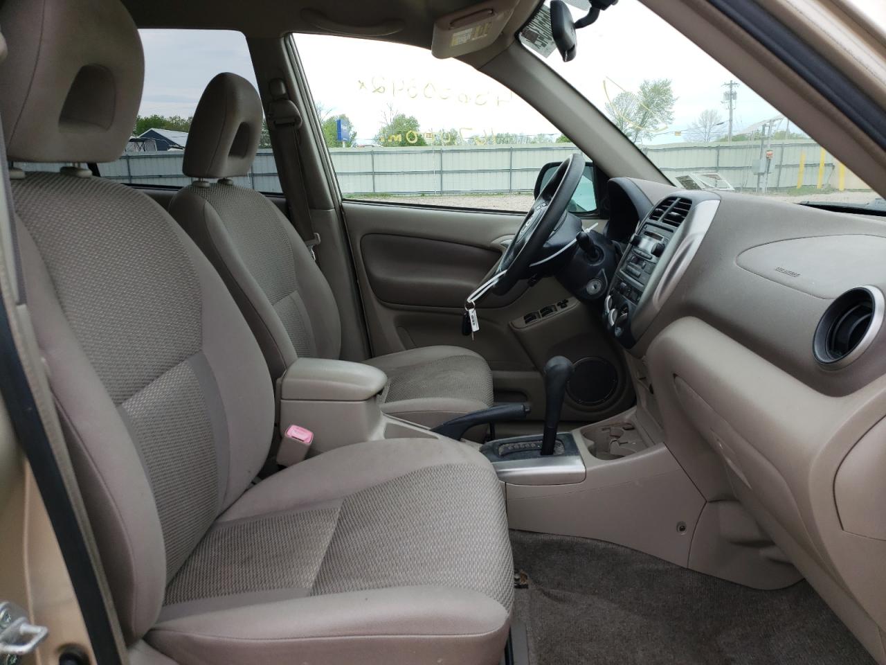 Photo 5 from auction – 2004 TOYOTA RAV4 with VIN JTEGD20V440042358