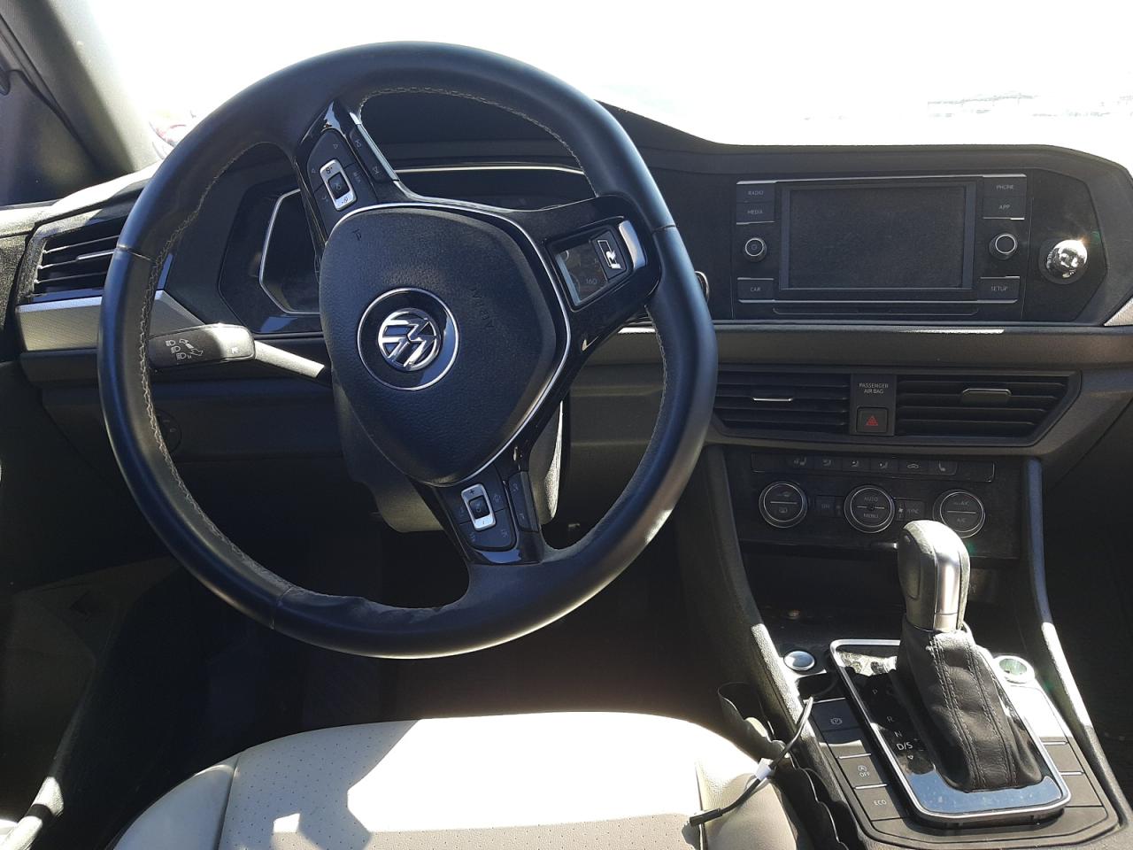 Photo 9 from auction – 2019 VOLKSWAGEN JETTA with VIN 3VWC57BU9KM266508