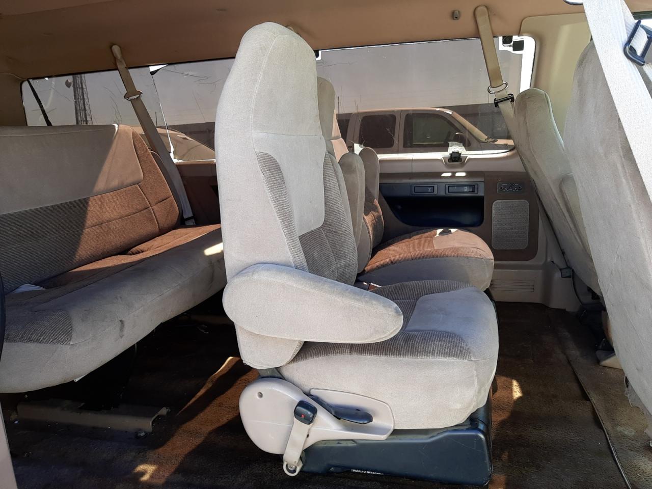 Photo 6 from auction – 1993 FORD ECONOLINE with VIN 1FMEE11H6PHA77710