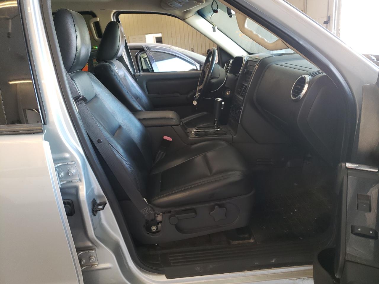 Photo 5 from auction – 2010 FORD EXPLORER S with VIN 1FMEU3DE5AUF05491