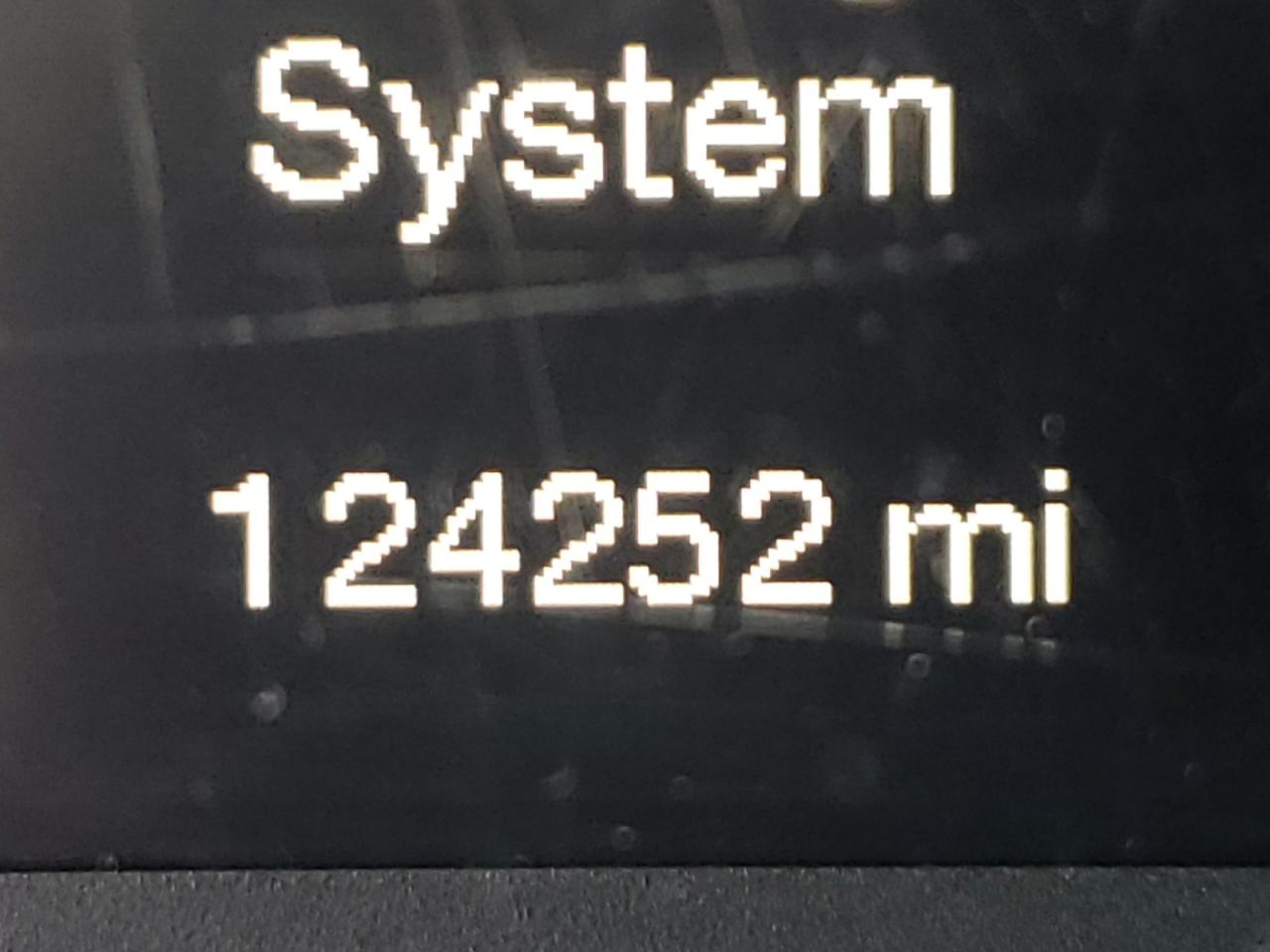 Photo 8 from auction – 2015 CHRYSLER 200 LIMITE with VIN 1C3CCCAB1FN605201