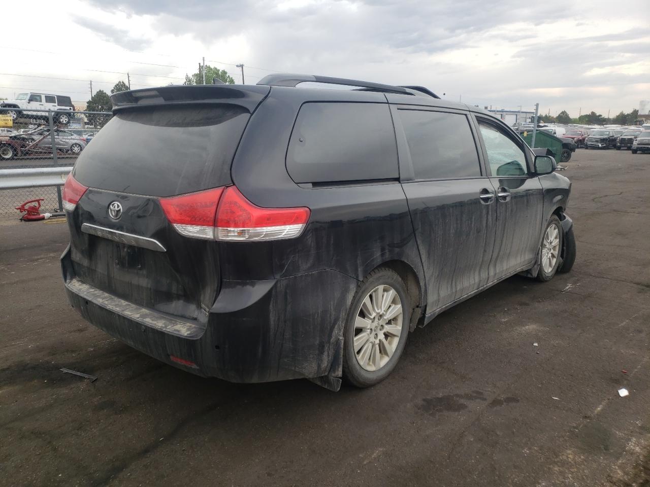 Photo 4 from auction – 2012 TOYOTA SIENNA XLE with VIN 5TDDK3DC4CS043906