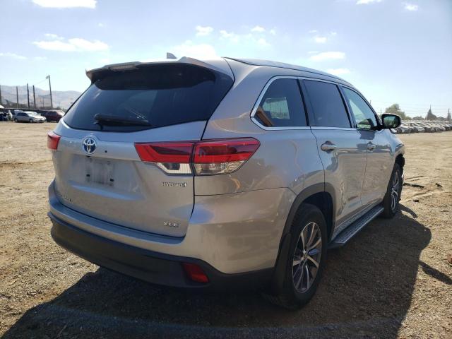 Photo 4 from auction – 2017 TOYOTA HIGHLANDER with VIN 5TDJGRFH4HS035036