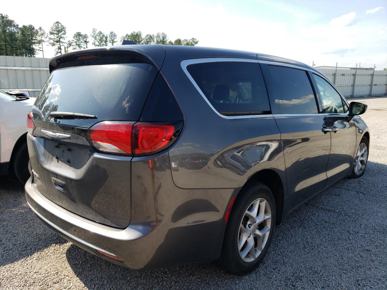 Photo 4 from auction – 2018 CHRYSLER PACIFICA T with VIN 2C4RC1FG1JR353556
