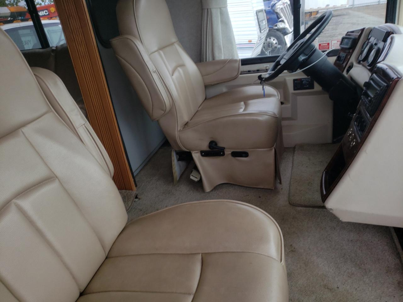 Photo 5 from auction – 2005 GULF STREAM CRESCENDO with VIN 4UZAAHDC04CN27427