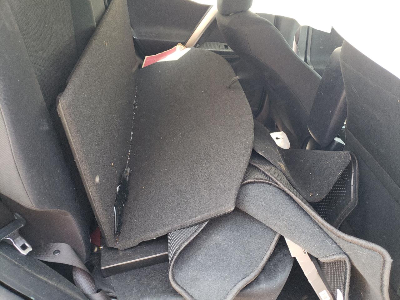 Photo 6 from auction – 2014 TOYOTA RAV4 LE with VIN JTMZFREV0ED036043