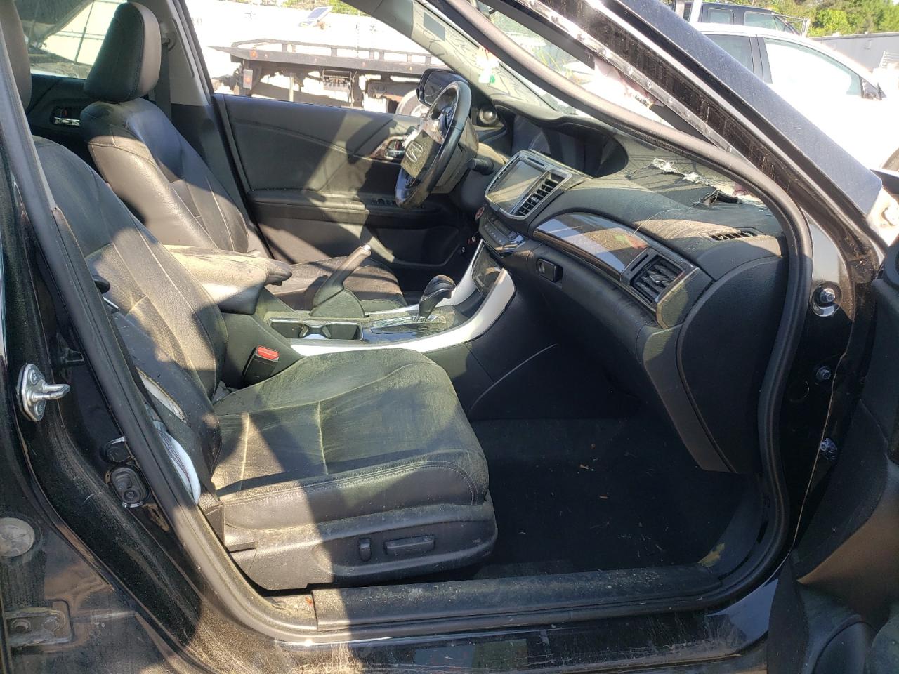 Photo 5 from auction – 2016 HONDA ACCORD with VIN 1HGCR2F82GA066745