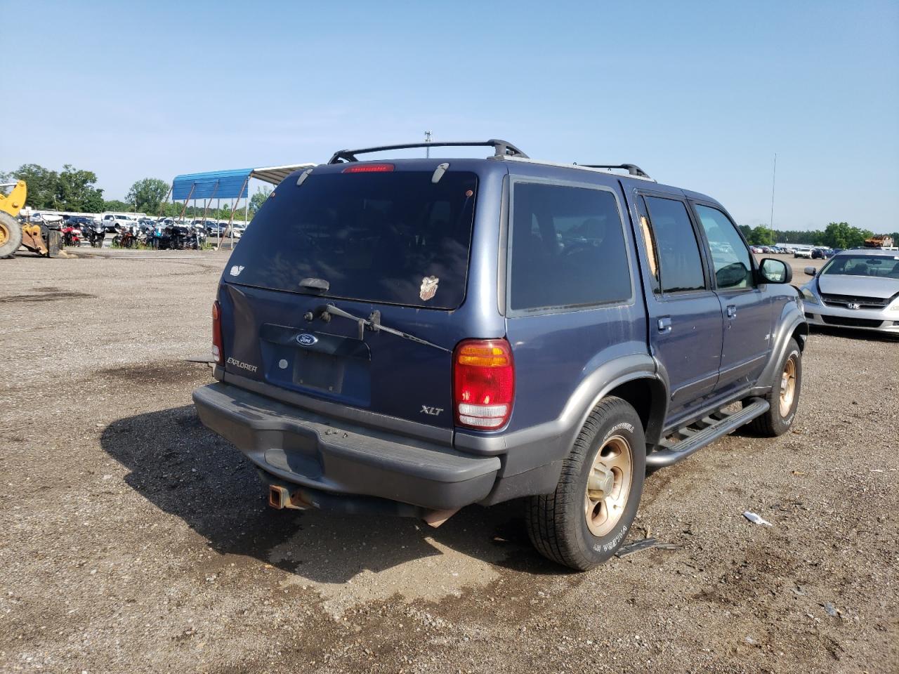 Photo 4 from auction – 2000 FORD EXPLORER X with VIN 1FMZU63P4YZB07577