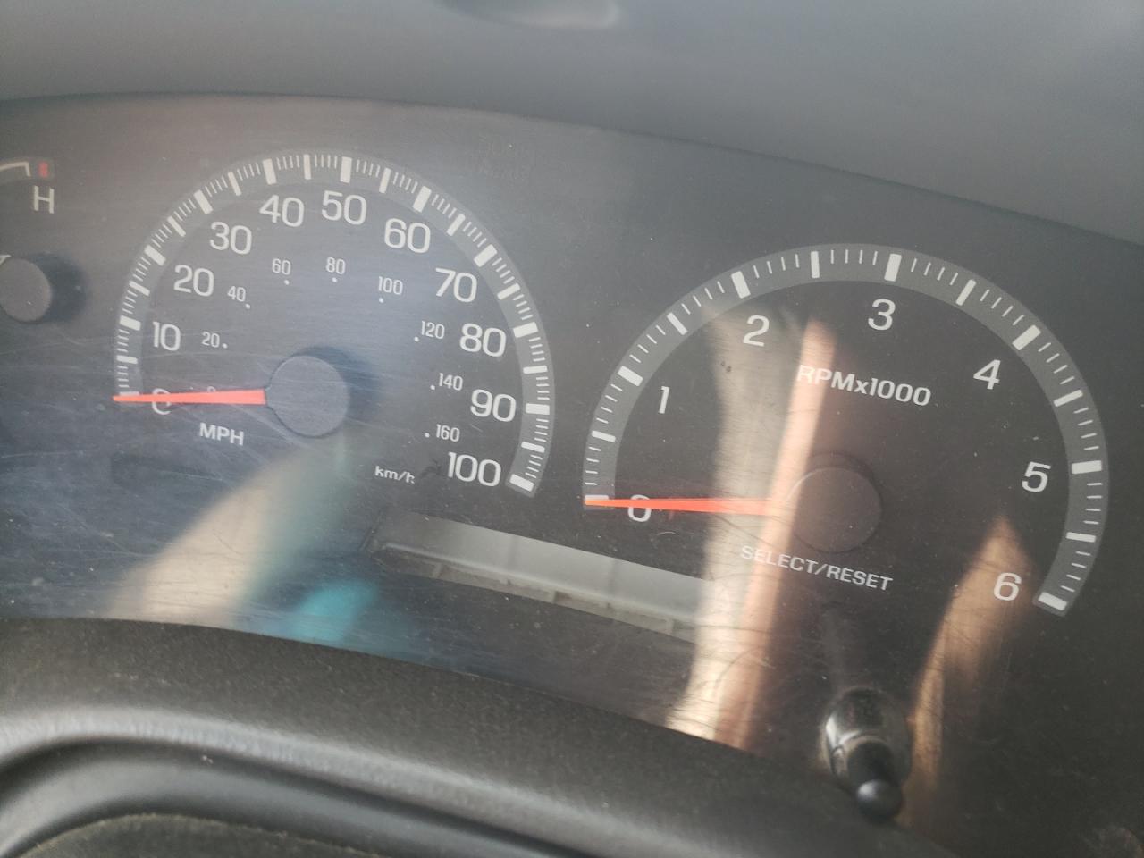 Photo 8 from auction – 2000 FORD F150 with VIN 1FTRX17W2YNC00878