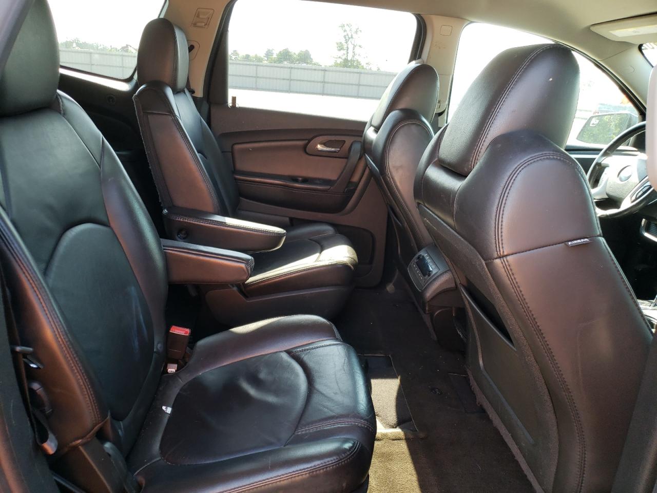 Photo 6 from auction – 2011 CHEVROLET TRAVERSE L with VIN 1GNKRJED5BJ221131