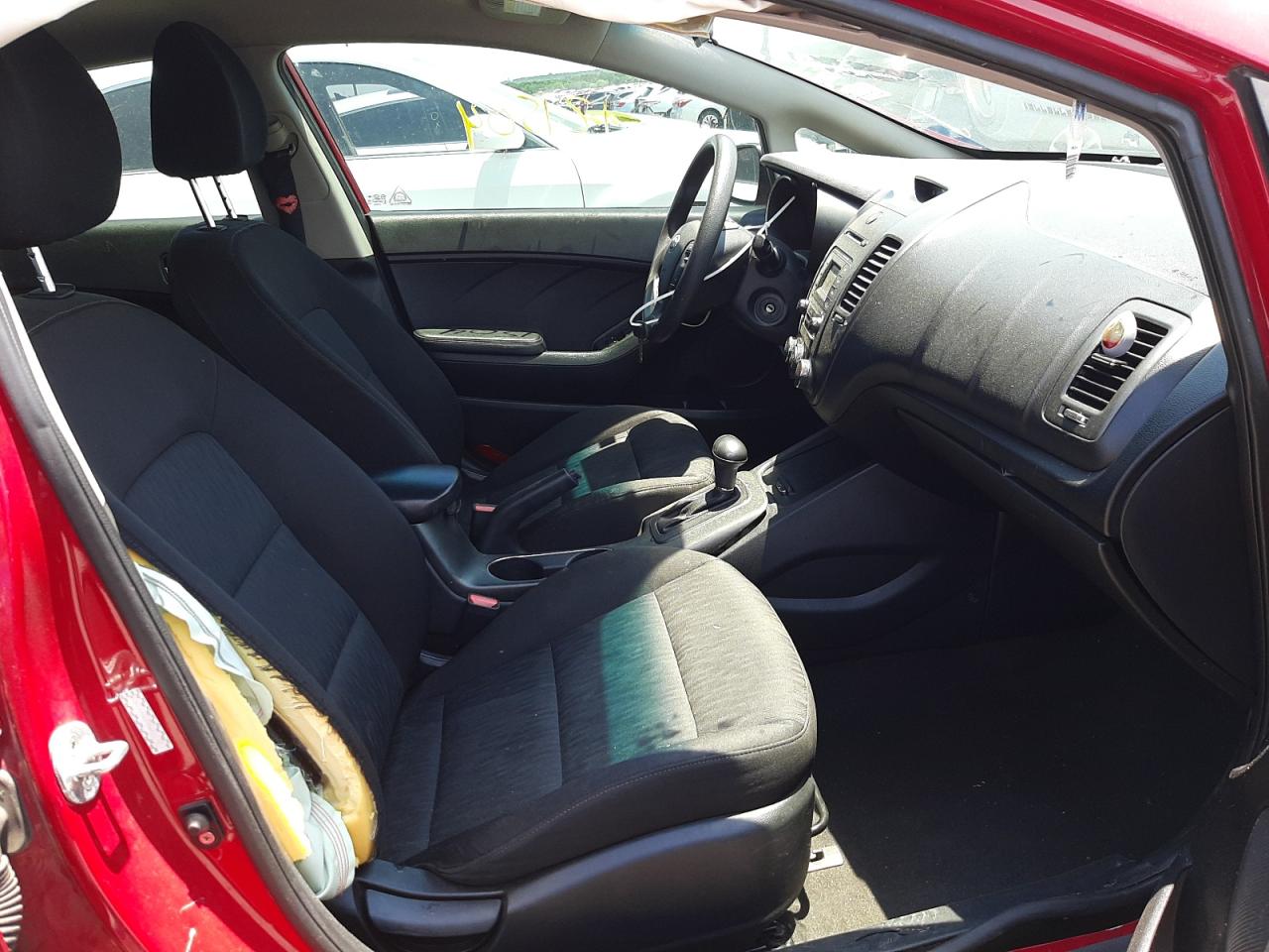 Photo 5 from auction – 2016 KIA FORTE LX with VIN KNAFK4A60G5606178