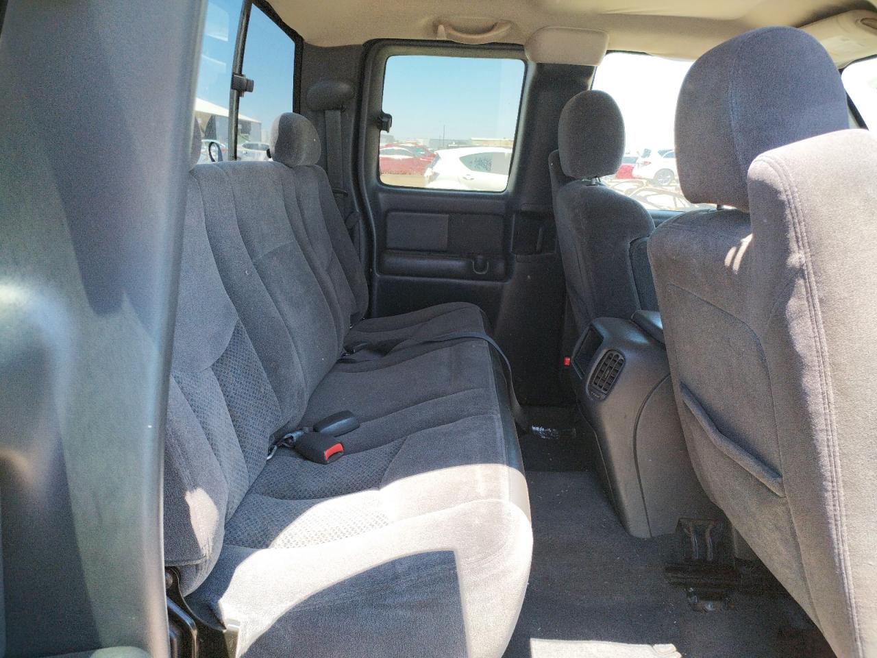 Photo 6 from auction – 2005 CHEVROLET SILVERADO with VIN 2GCEC19T751176930