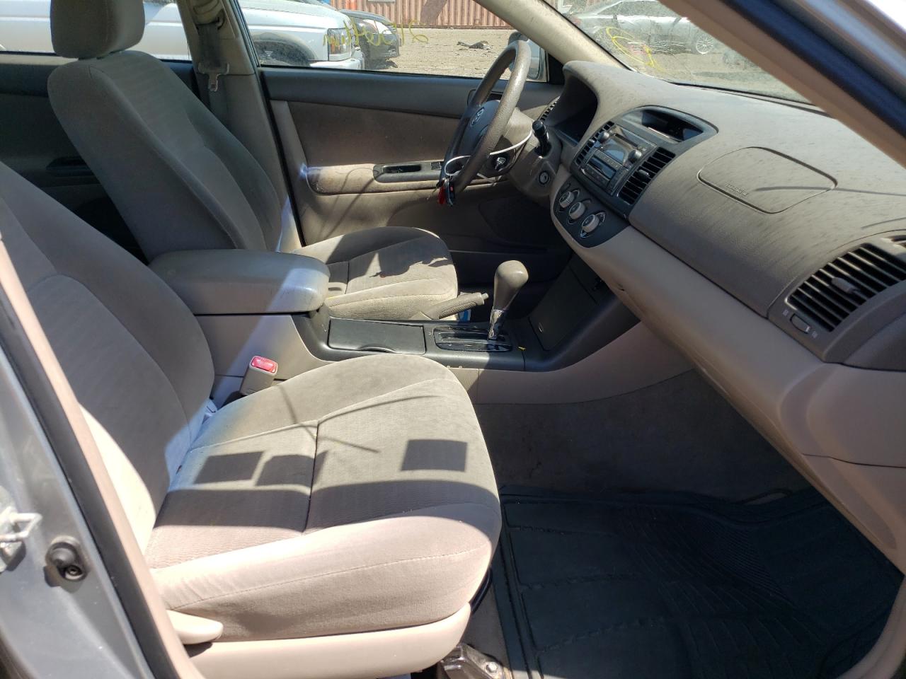Photo 5 from auction – 2005 TOYOTA CAMRY LE with VIN 4T1BE32K55U570727