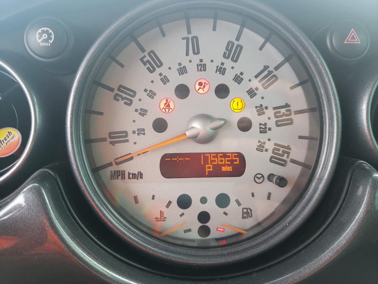 Photo 8 from auction – 2005 MINI COOPER with VIN WMWRC33425TJ68692