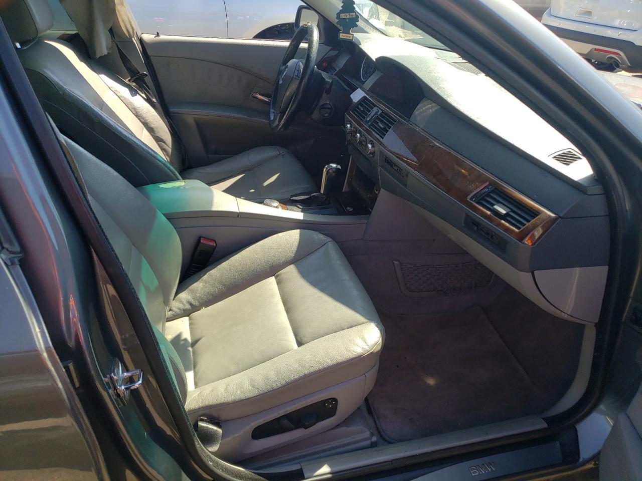 Photo 5 from auction – 2007 BMW 525 I with VIN WBANE53597CY07019