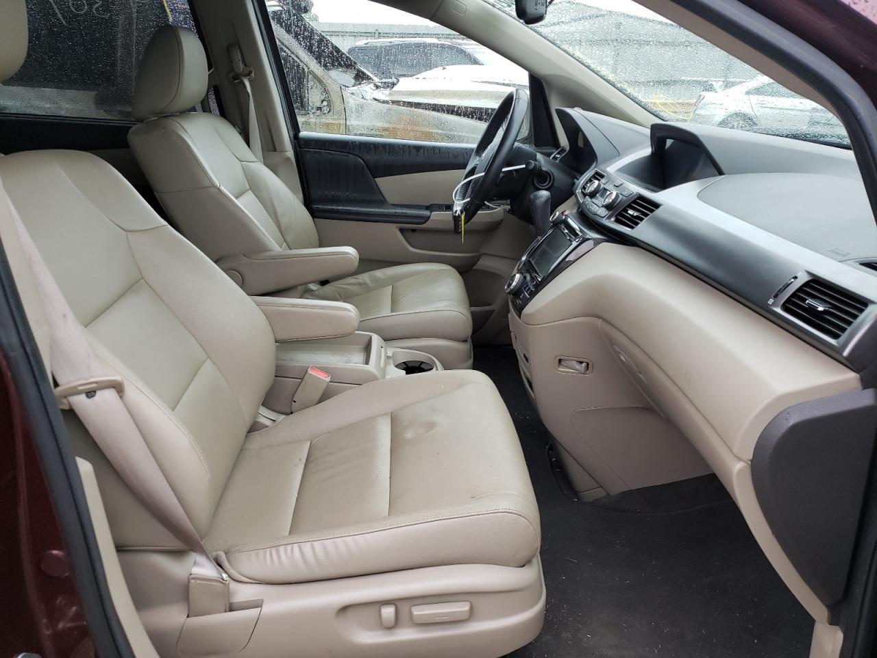 Photo 5 from auction – 2014 HONDA ODYSSEY TO with VIN 5FNRL5H94EB021845