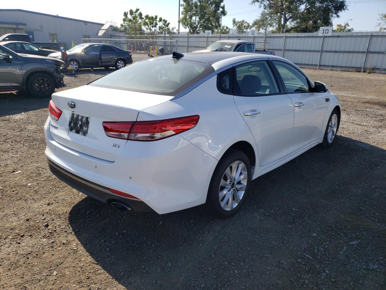 Photo 4 from auction – 2017 KIA OPTIMA EX with VIN 5XXGU4L3XHG170067