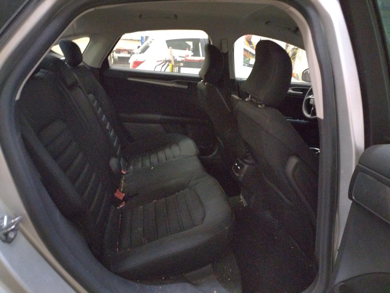 Photo 6 from auction – 2016 FORD FUSION SE with VIN 3FA6P0LU3GR262468