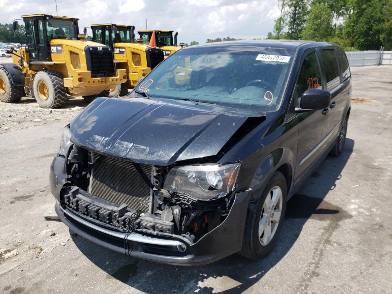 Photo 2 from auction – 2014 CHRYSLER TOWN & COU with VIN 2C4RC1HG2ER191715