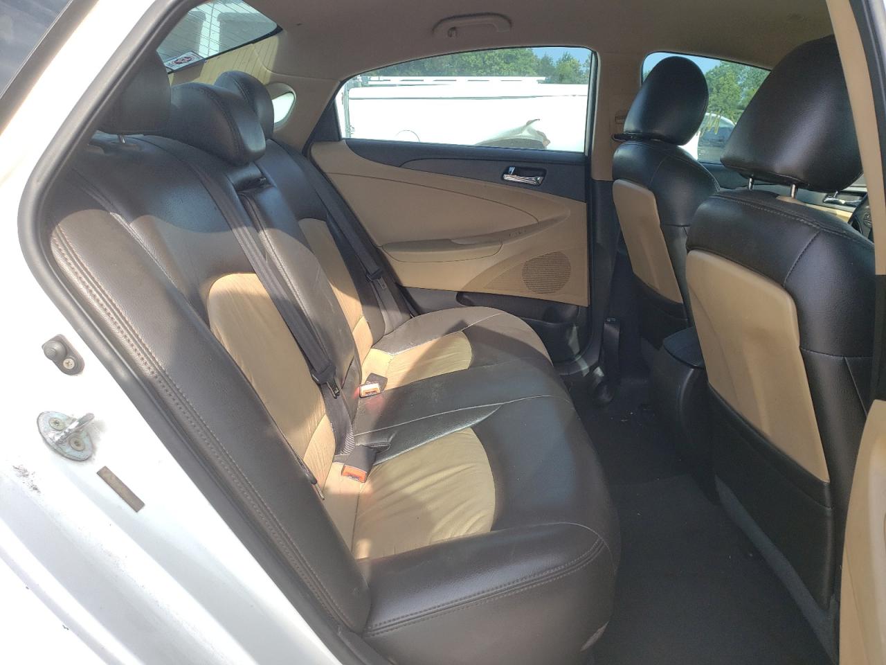 Photo 6 from auction – 2011 HYUNDAI SONATA GLS with VIN 5NPEB4AC1BH118595