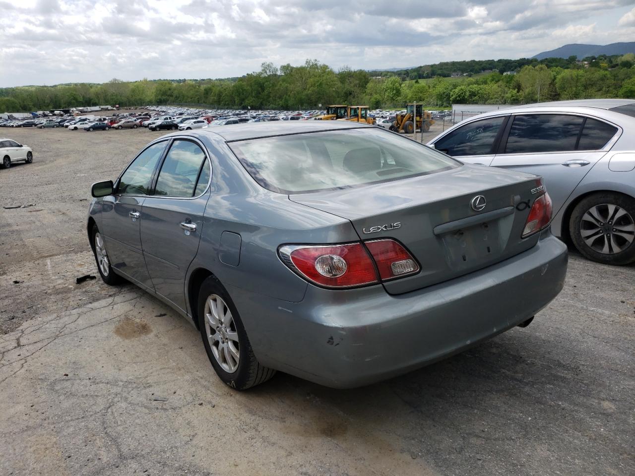 Photo 3 from auction – 2004 LEXUS ES 330 with VIN JTHBA30G445025592