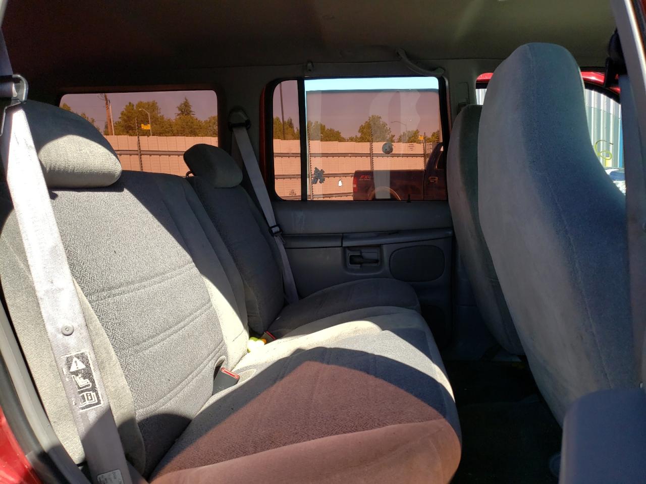 Photo 16 from auction – 2000 FORD EXPLORER X with VIN 1FMZU72X8YZC19449