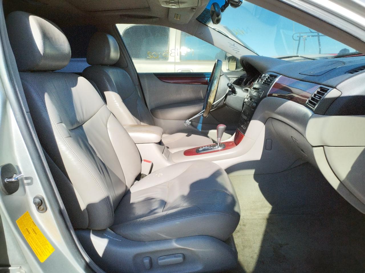 Photo 5 from auction – 2002 LEXUS ES 300 with VIN JTHBF30G220079355