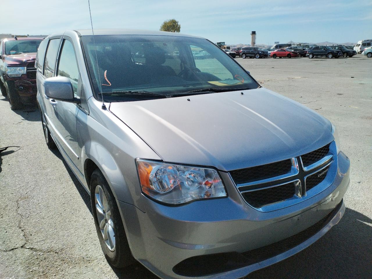 DODGE GRAND CARA 2013 with VIN 2C4RDGCG8DR687804 - Photo from auction
