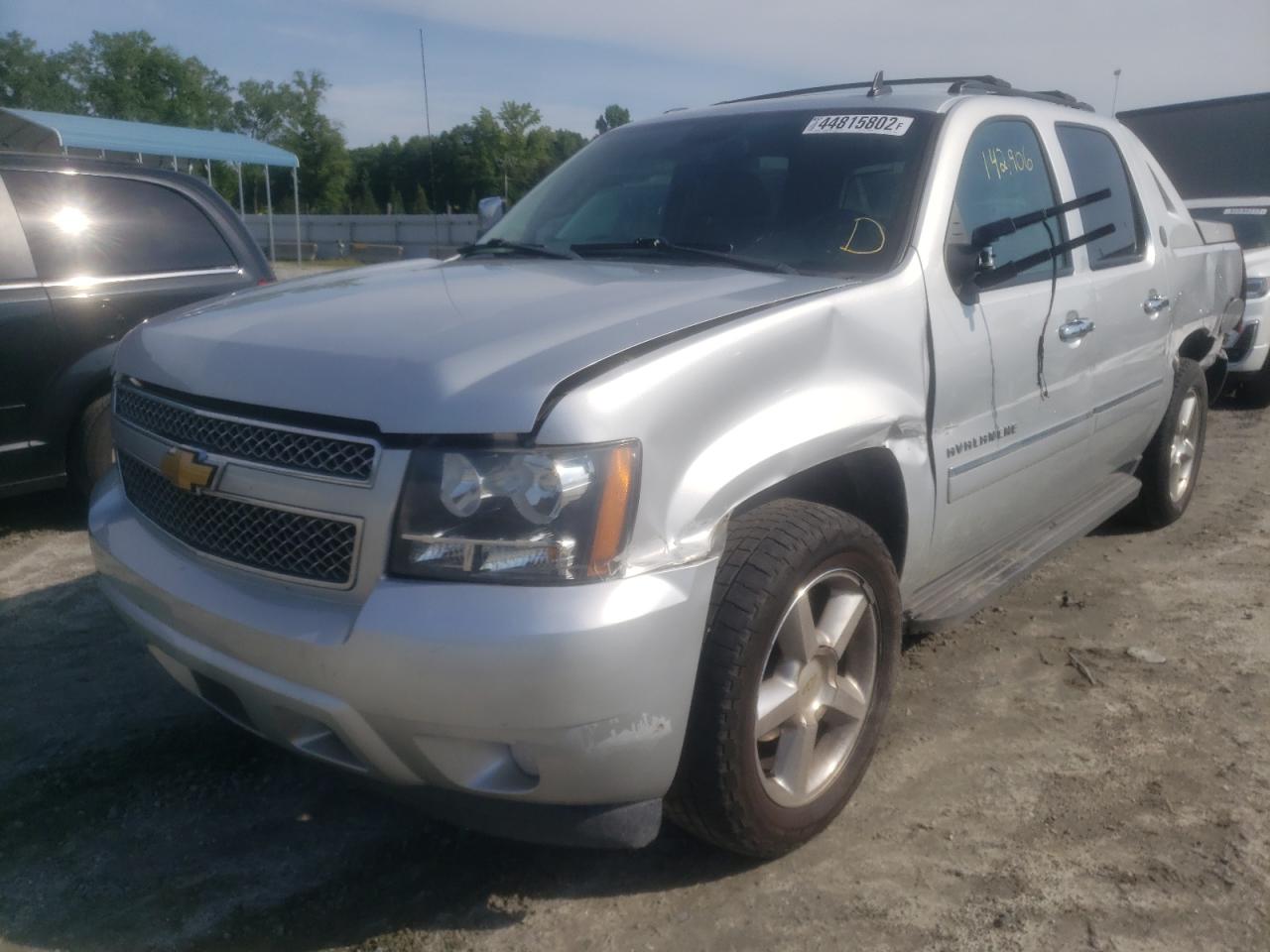 Photo 2 from auction – 2013 CHEVROLET AVALANCHE with VIN 3GNTKGE75DG287690