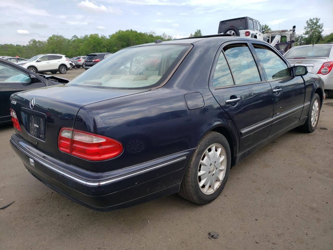Photo 4 from auction – 2001 MERCEDES-BENZ E 320 with VIN WDBJF65JX1B293661