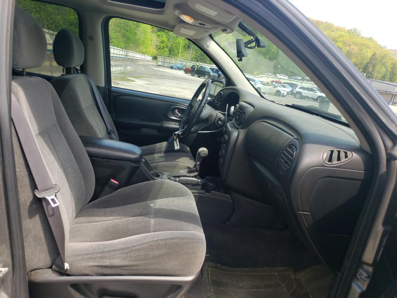 Photo 5 from auction – 2005 CHEVROLET TRAILBLAZE with VIN 1GNDT13S652278979