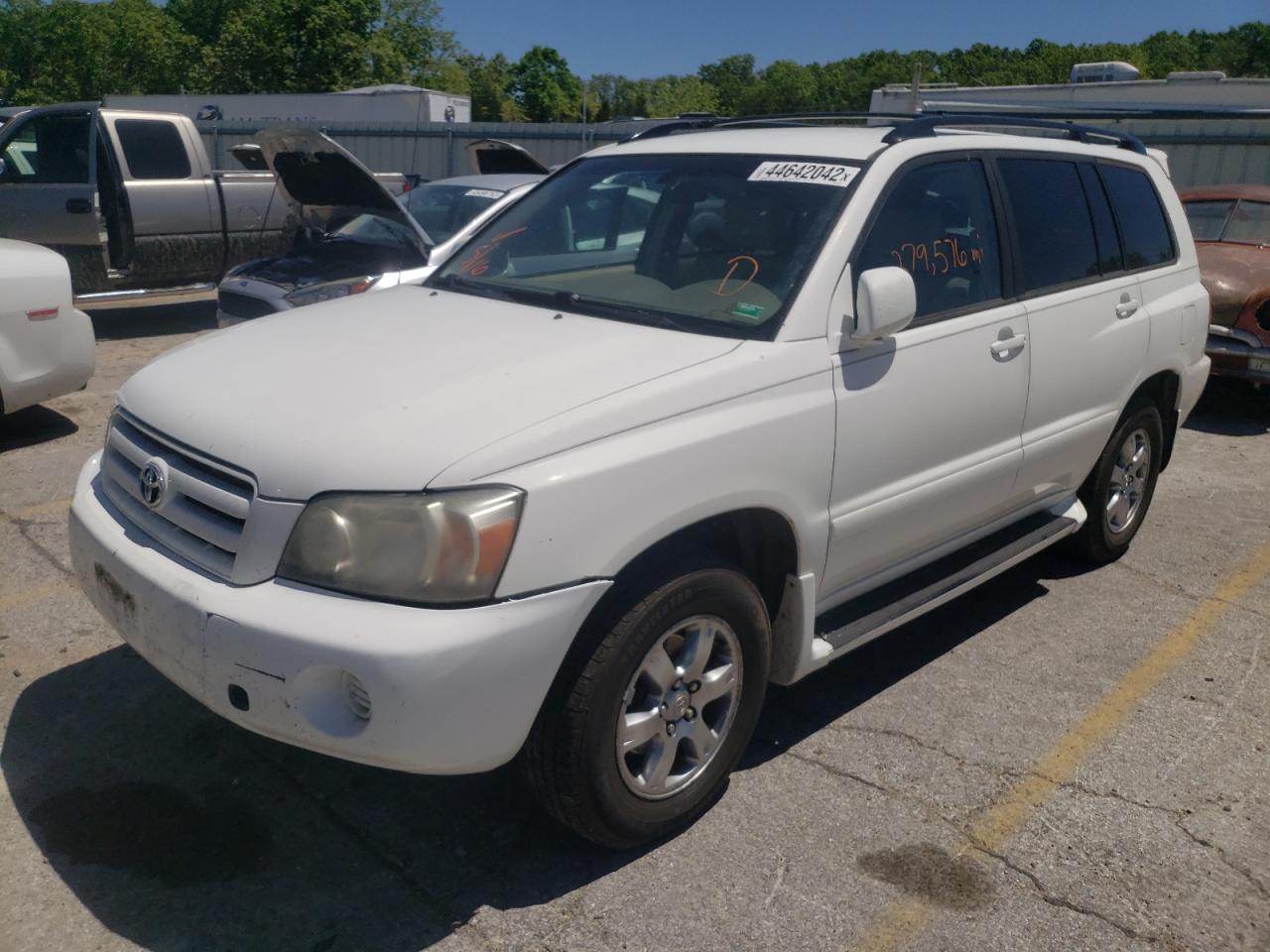 Photo 2 from auction – 2005 TOYOTA HIGHLANDER with VIN JTEEP21AX50071102