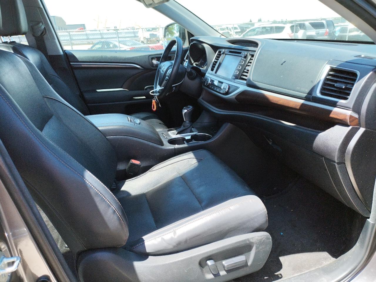 Photo 5 from auction – 2014 TOYOTA HIGHLANDER with VIN 5TDDKRFH8ES037444