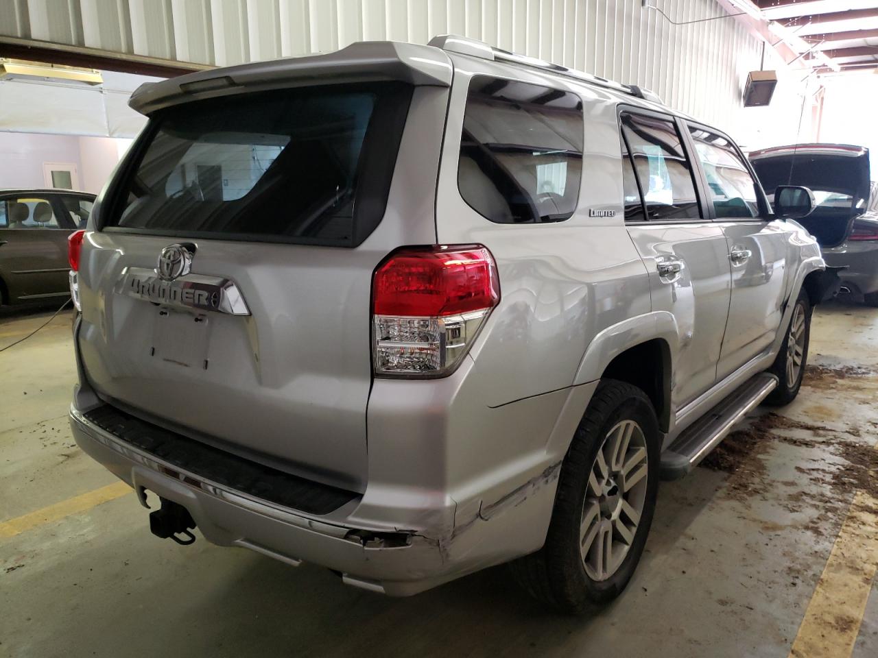 Photo 4 from auction – 2011 TOYOTA 4RUNNER SR with VIN JTEBU5JRXB5041597