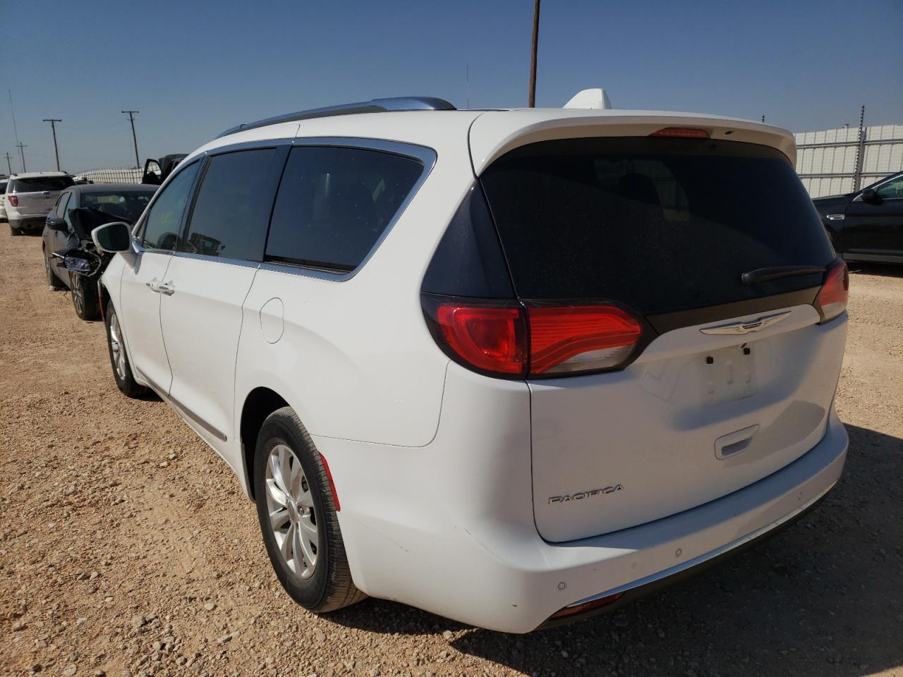 Photo 3 from auction – 2019 CHRYSLER PACIFICA T with VIN 2C4RC1BG8KR625575