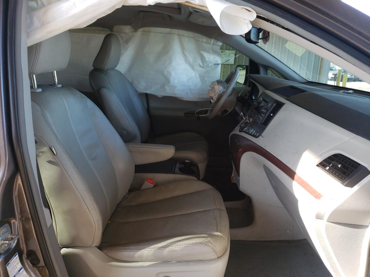 Photo 5 from auction – 2014 TOYOTA SIENNA XLE with VIN 5TDDK3DC2ES087681