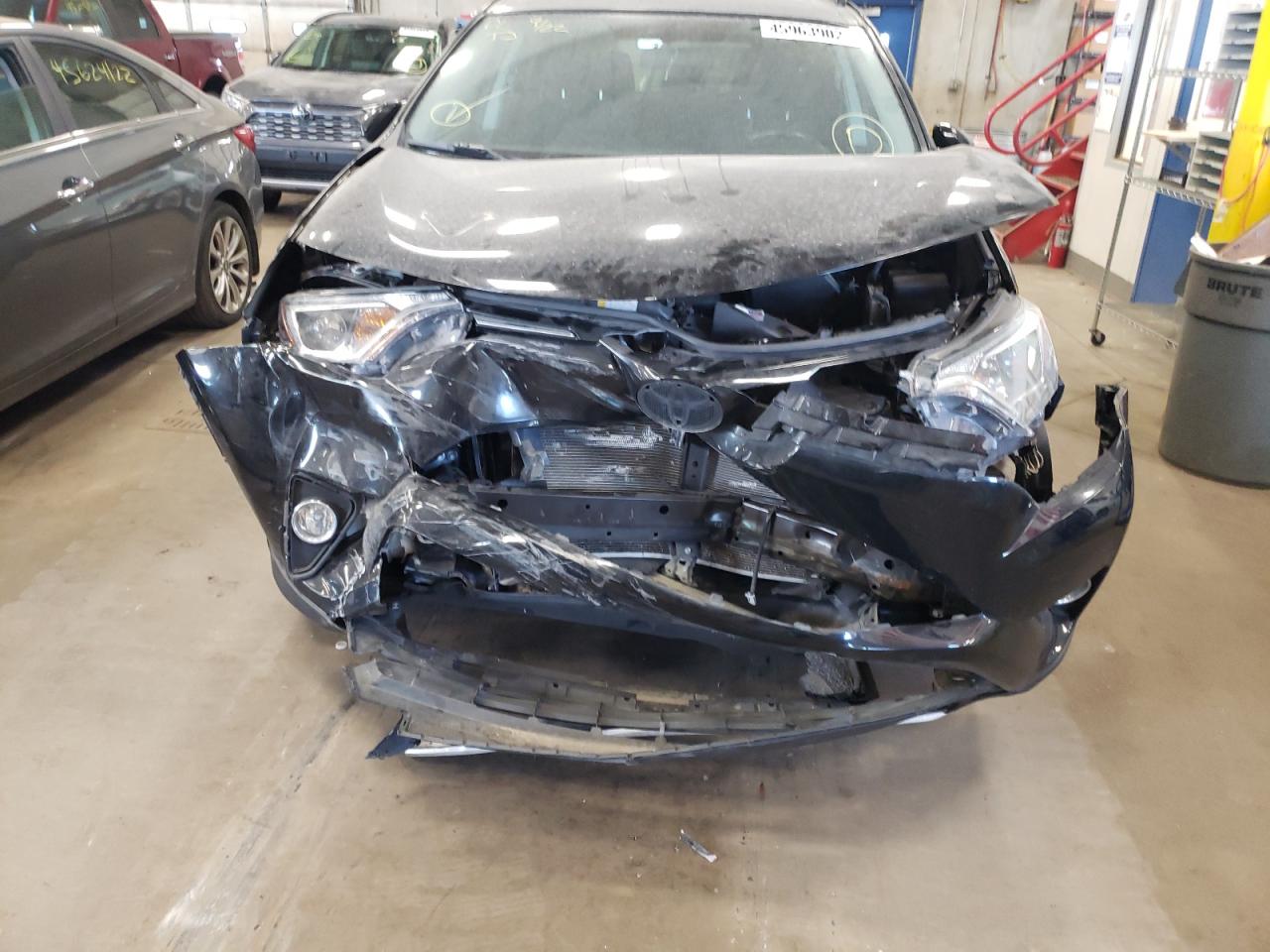 Photo 9 from auction – 2016 TOYOTA RAV4 XLE with VIN 2T3WFREV4GW270260