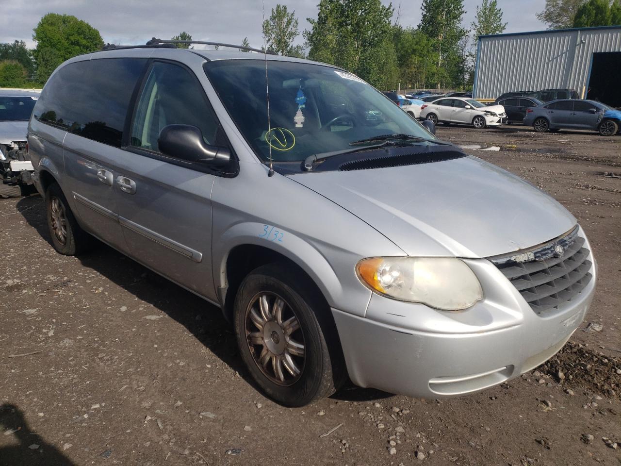 CHRYSLER TOWN & COU 2005 with VIN 2C4GP54L75R268049 - Photo from auction