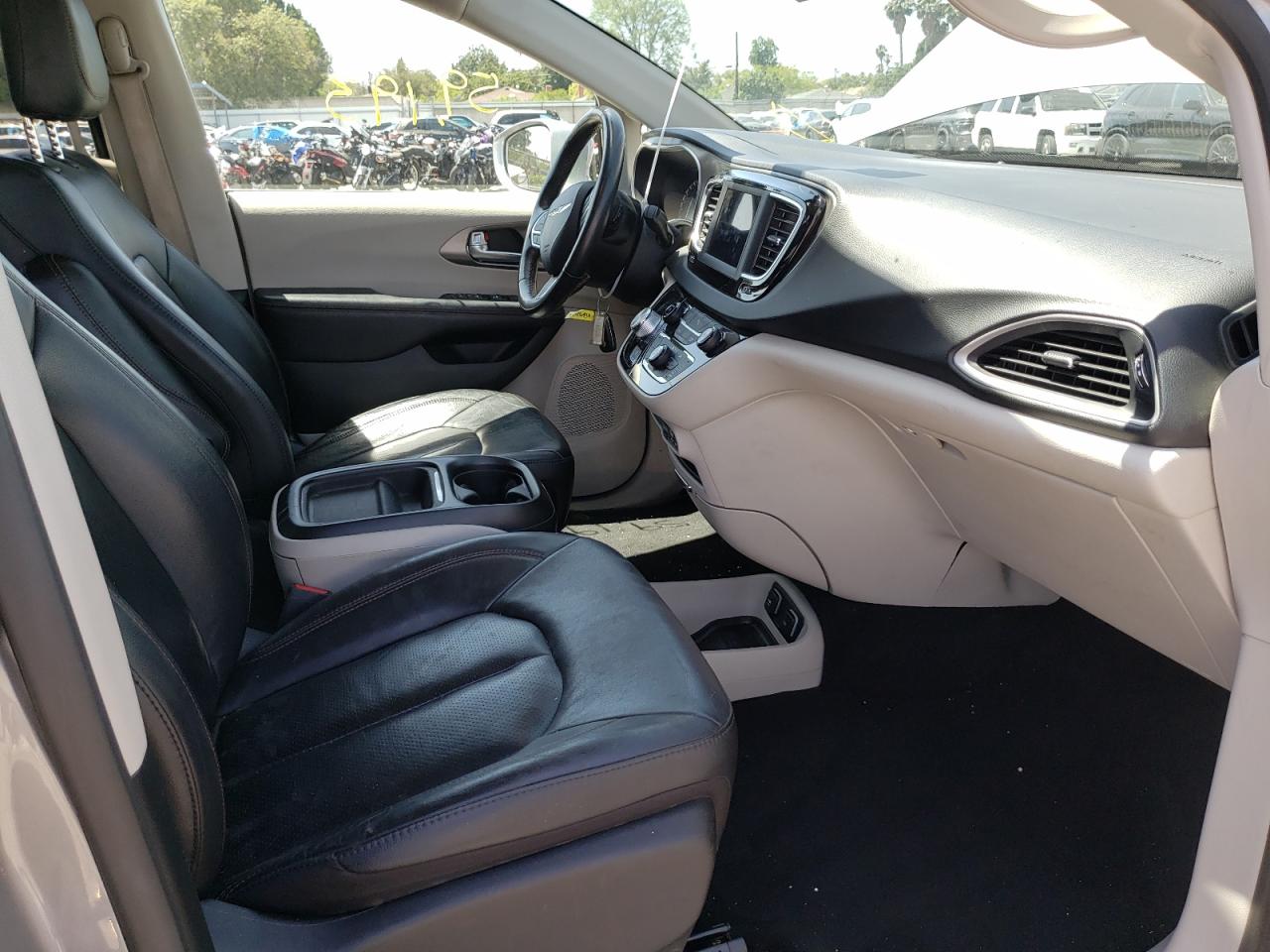 Photo 5 from auction – 2020 CHRYSLER PACIFICA T with VIN 2C4RC1BG7LR205095