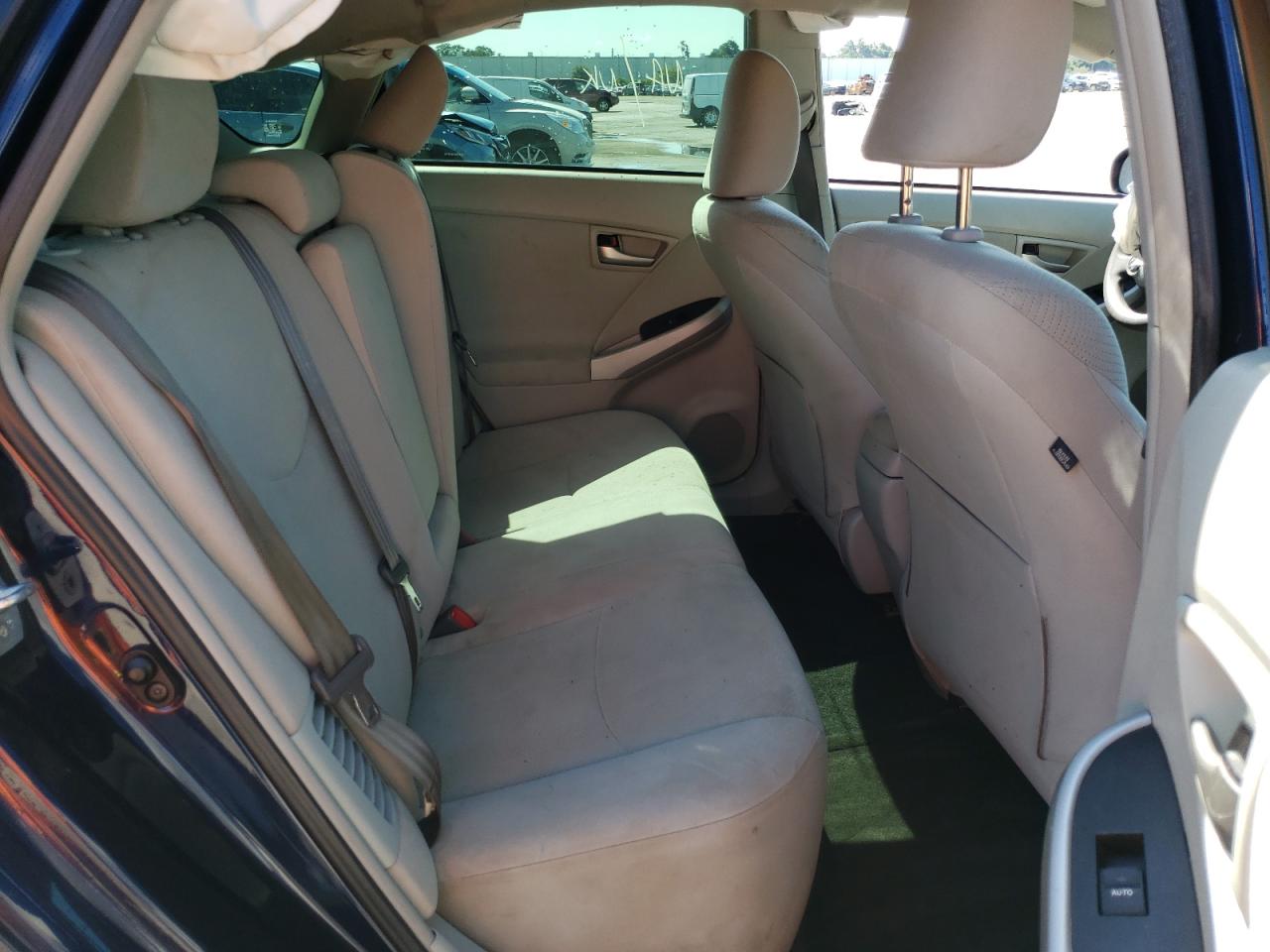 Photo 6 from auction – 2013 TOYOTA PRIUS with VIN JTDKN3DU4D0341450